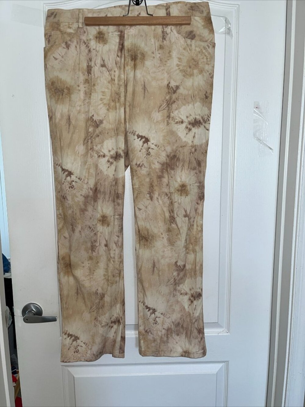 Company Ellen Tracy Light Summer Pants, Size 16, pre-owned, very good condition